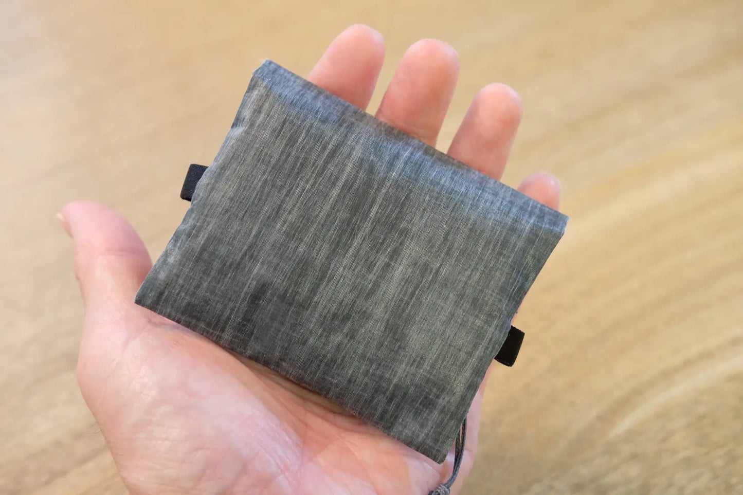 アソビウォレットは手のひらサイズでコンパクト